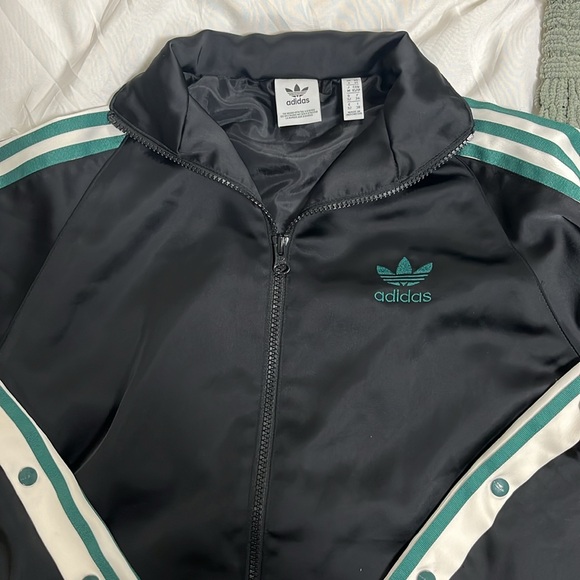 Vintage satin Adidas women’s jacket - special edition- size XS (oversized fit) - Picture 3 of 4